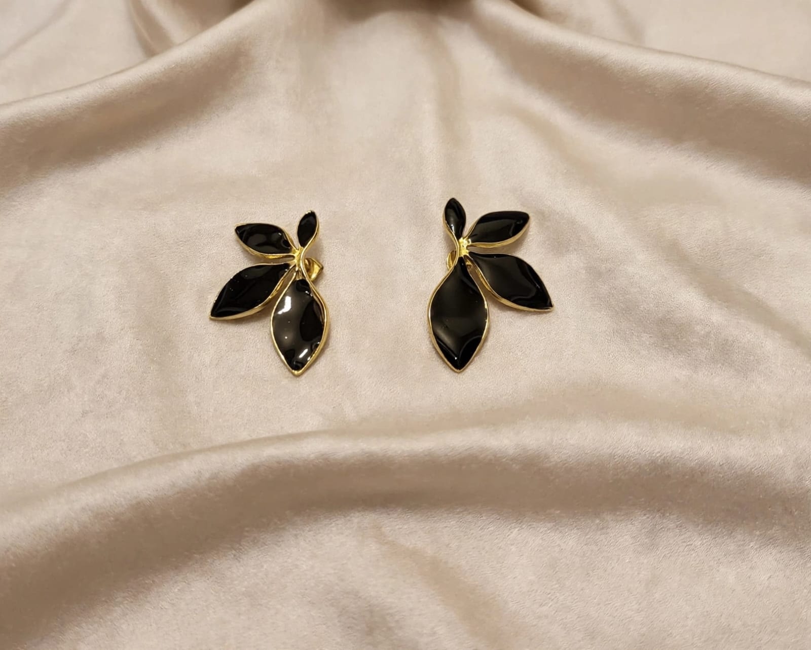 Aretes Demi-feuille Noire