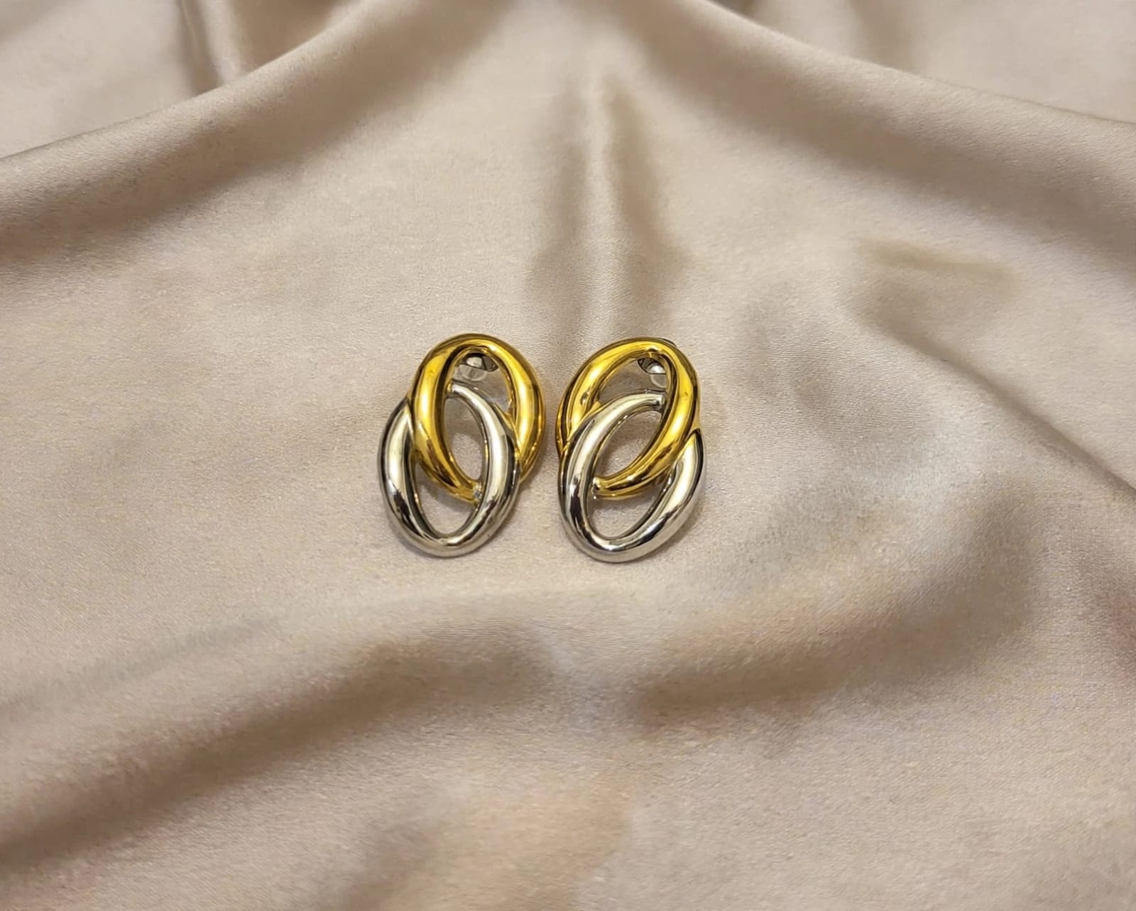 Aretes Nous